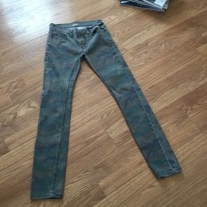 BDG UO Camo Army Print Jeans Size 25